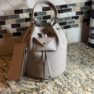 Marc Jacobs Metropoli Bucket Bag - Taupe